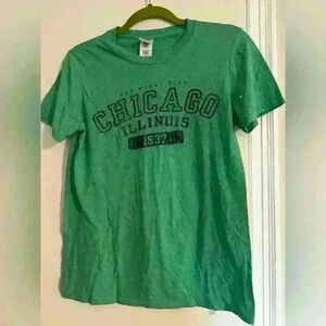 Women’s Chicago - The Windy City - 1937 - Green Graphic Tee Sz: petite small.